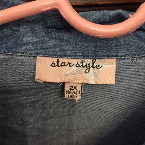 💙💙Denim Button Down Long Shirt💙💙 - Picture 2 of 8